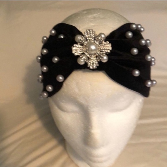 White House Black Market Silver Pearl Floral Shoe Clips Set - Picture 7 of 9
